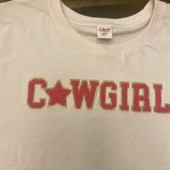 Electric Pink Cowgirl Spell out Crop Tee Size Large new with tags - Picture 3 of 6